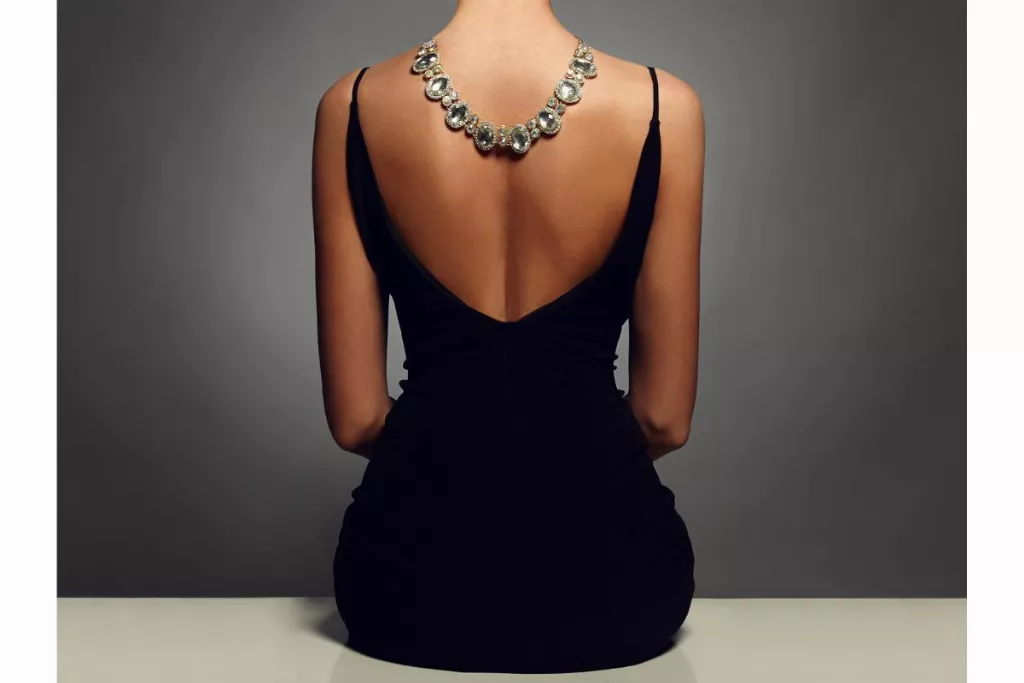 Accesorizare rochie neagră Bijuterii care completează orice ținută